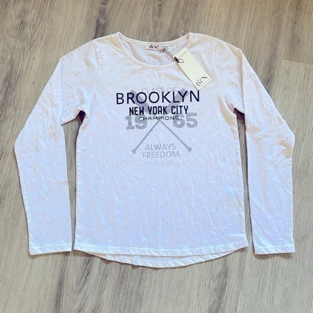 🛍️ 2/$12
DEX new with tags girls size XL (14) long sleeve top